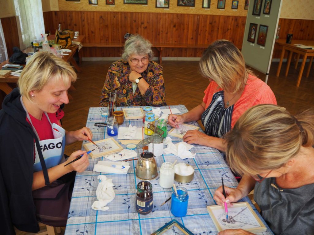 Workshopy Podmalby na skle v muzeu v Deštném v Orlických horách - 2020